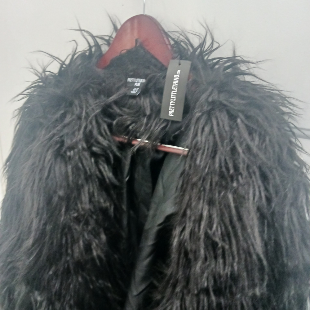 Plus Size PrettyLittleThing Black Faux Fur Coat - Picture 5 of 10